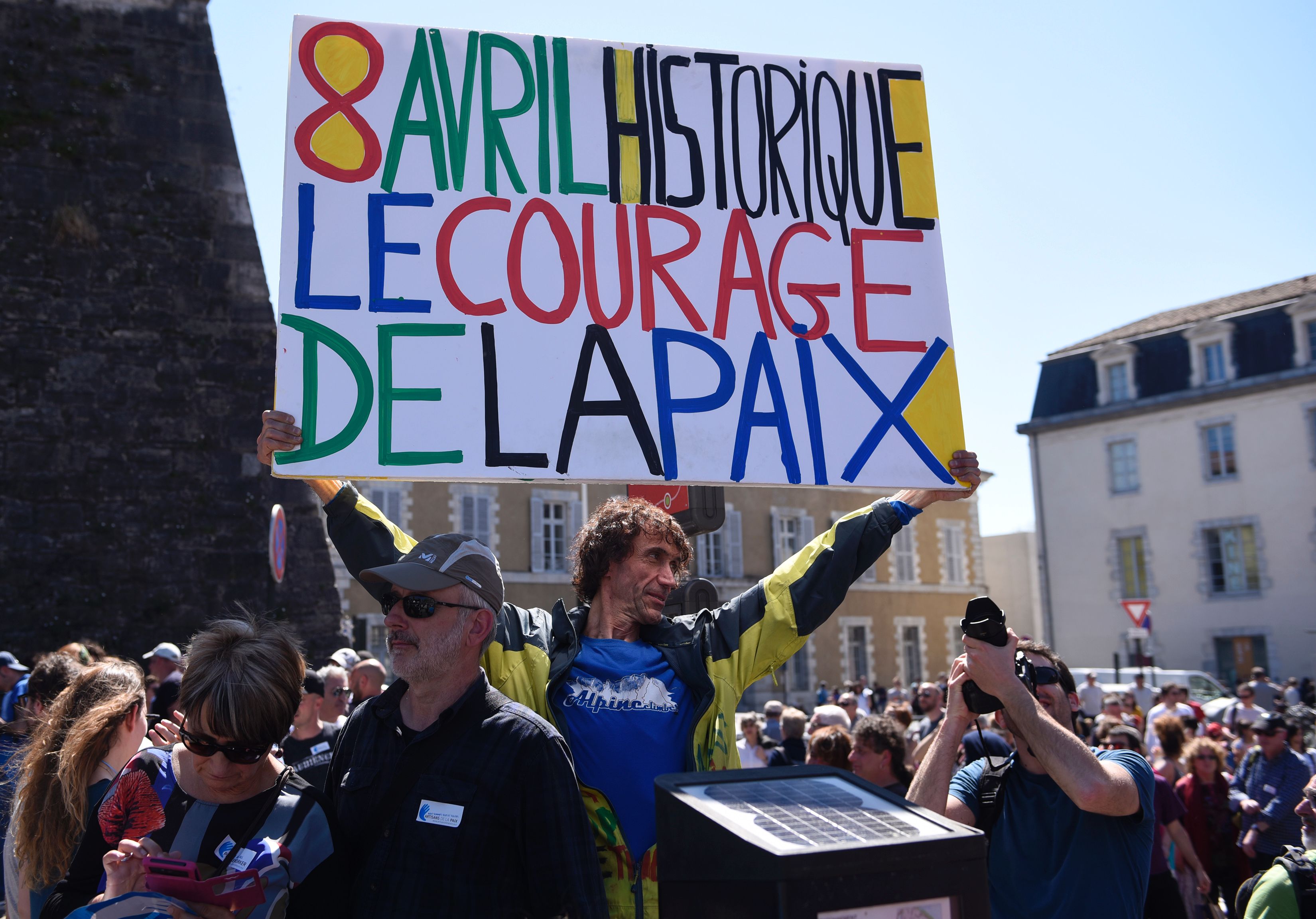 Manifestação popular marcou data em que o ETA entregou às autoridades uma lista com a localização de suas armas. | Ander Gillene/AFP