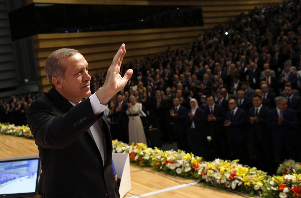 Em cenário hostil, turcos votam hoje mais poderes para o primeiro ministro Recep Tayyip Erdogan. Leia na Gazeta do Povo | SDT ads MLP/UMIT BEKTAS/POOL