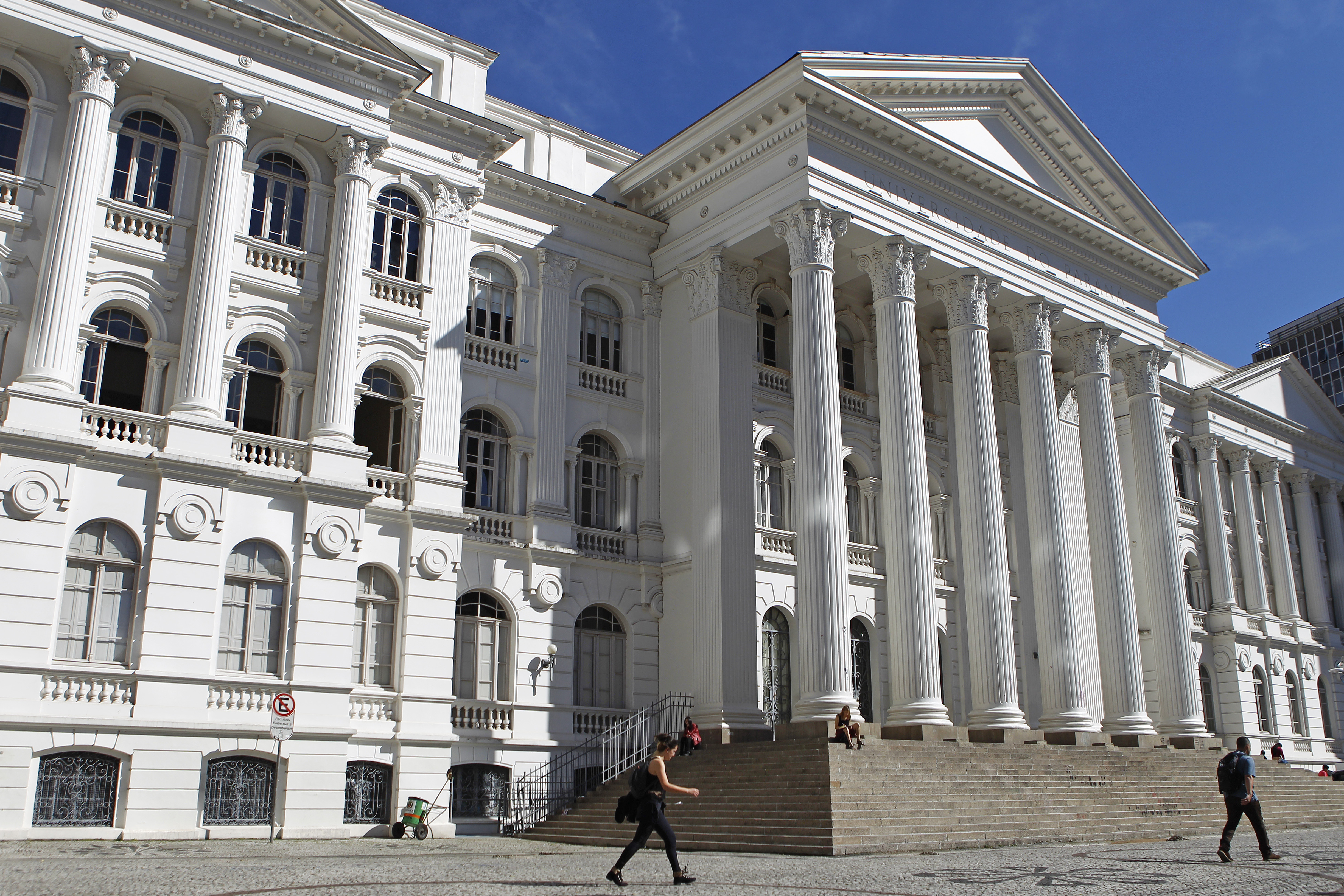 Seis universidades do Paraná têm 224 vagas abertas. São oportunidades na Unioeste, na UTFPR, na Unespar e na UEM. | Antônio More/Gazeta do Povo