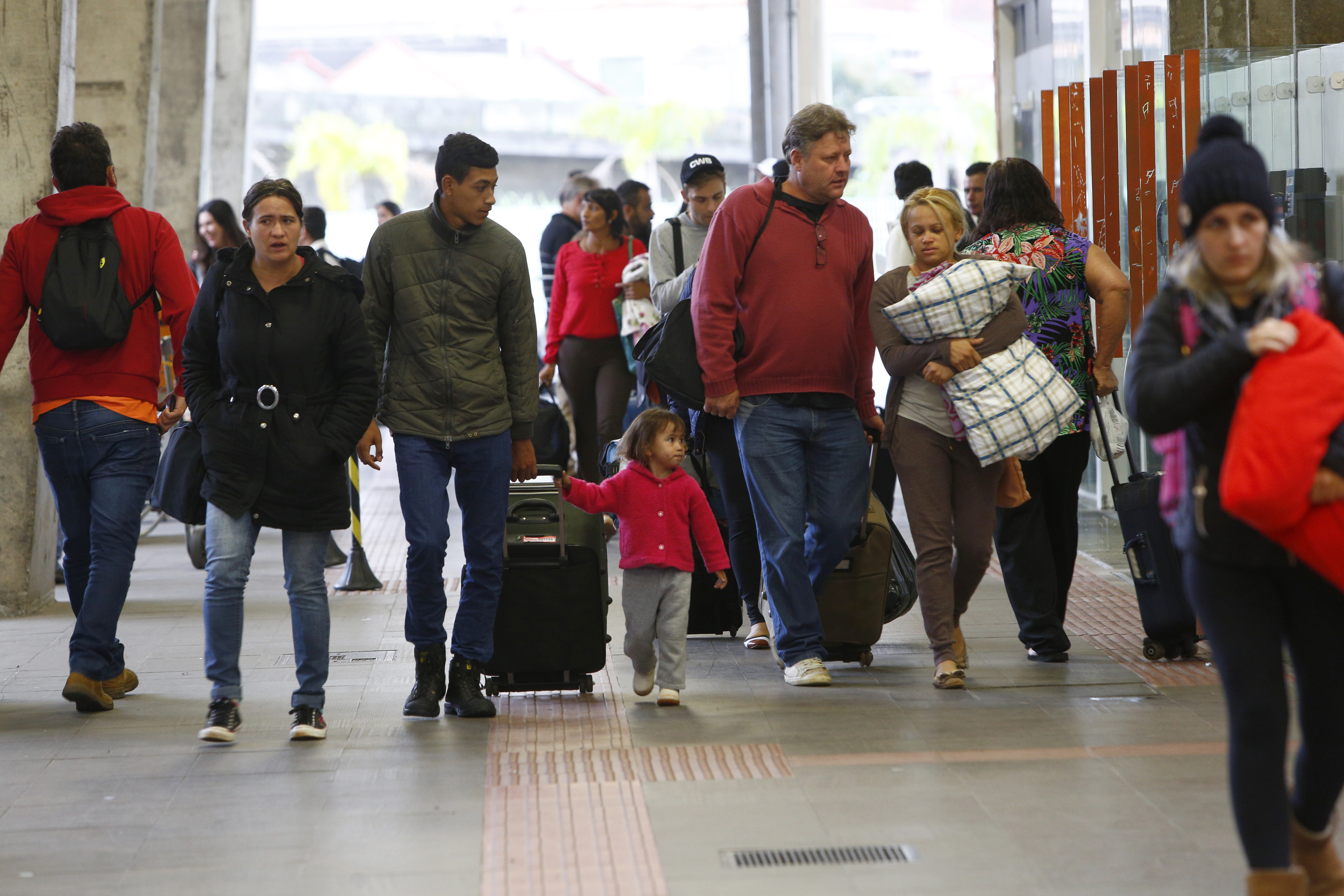 Só na sexta-feira (28), 15,5 mil passageiros devem deixar a capital em 520 ônibus | Aniele Nascimento/Gazeta do Povo/Arquivo