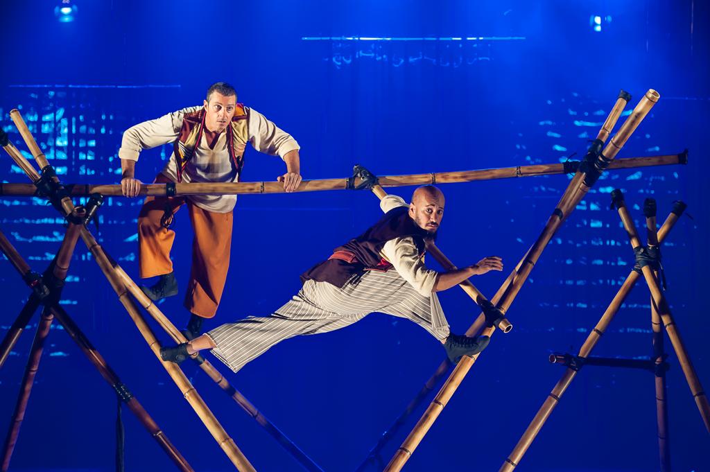 O espetáculo do grupo carioca Elemento Produções traz a técnica da contação de histórias para os palcos. | Paulo Barbuto/Divulgação