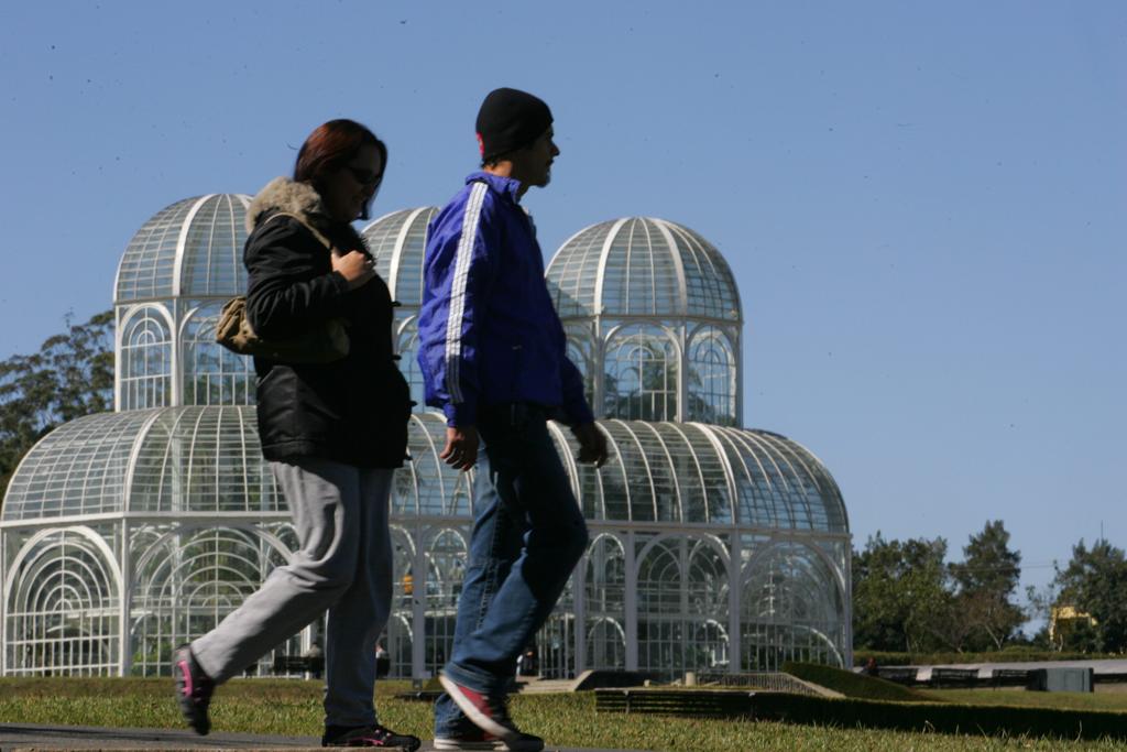 Apesar da queda de temperatura típica do mês, frio intenso deve ficar para maio, segundo o Climatempo | Marcelo Elias/Gazeta do Povo/Arquivo