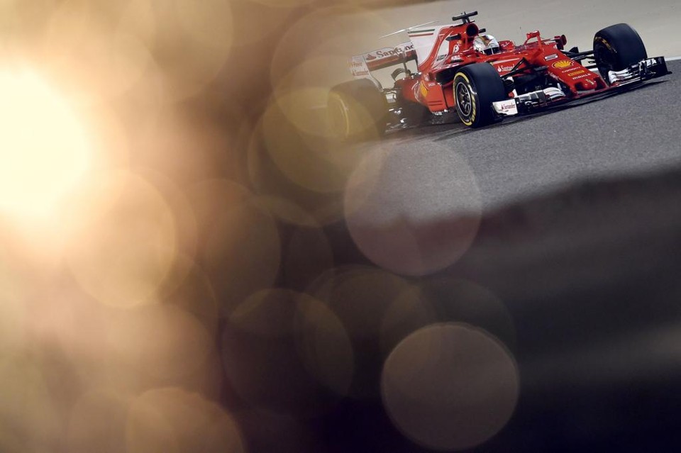 Embalado, Sebastian Vettel lidera treino livre no Bahrein; Massa é o 7º Sebastian Vettel terminou o treino no Bahrein com o melhor tempo nesta sexta-feira. | Andrej Isakovic/AFP