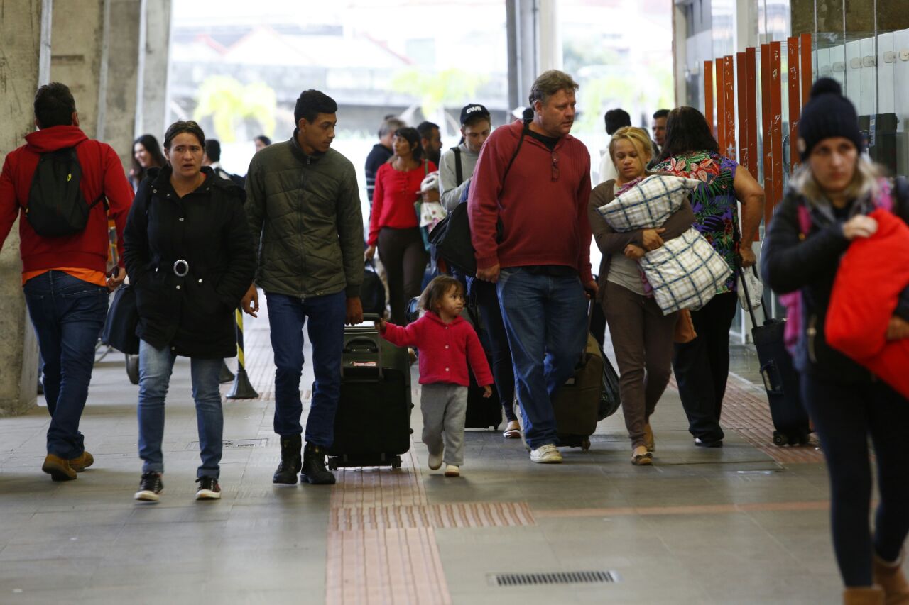 Cerca de 24 mil pessoas passaram pela Rodoferroviária de Curitiba neste feriadão de Tiradentes | Aniele Nascimento/