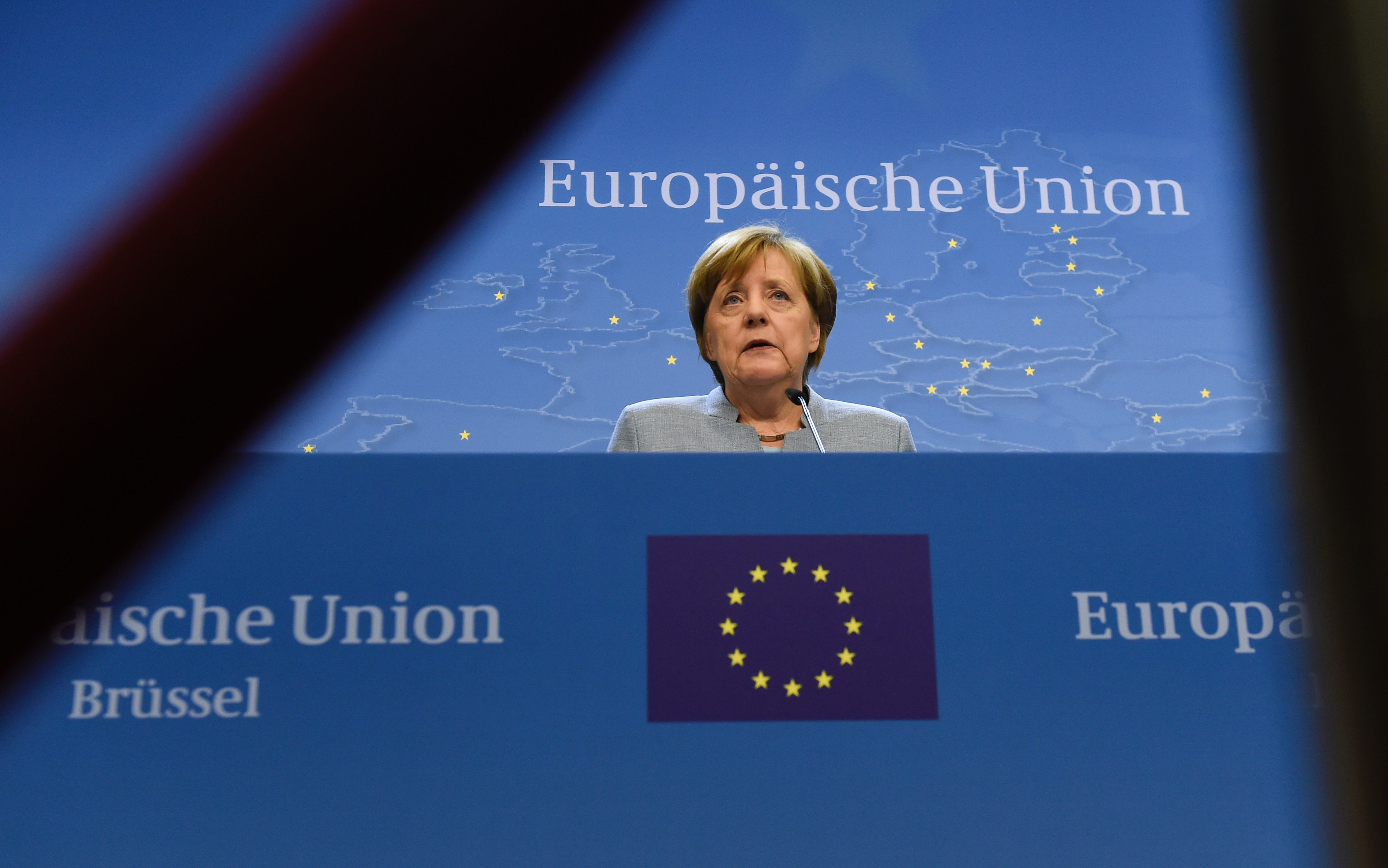 A alemã Angela Merkel disse que não há “complô” dos membros da União Europeia contra o Reino Unido, mas que o bloco tem de agir demonstrando união. | John Thys/AFP