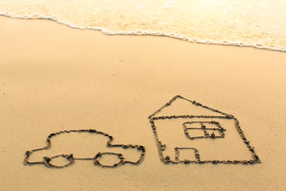 Consultores explicam como equilibrar ativos bons, como títulos públicos, e ruins, como carro e casa na praia. Veja na Gazeta do Povo | Bigstock/Gazeta do Povo