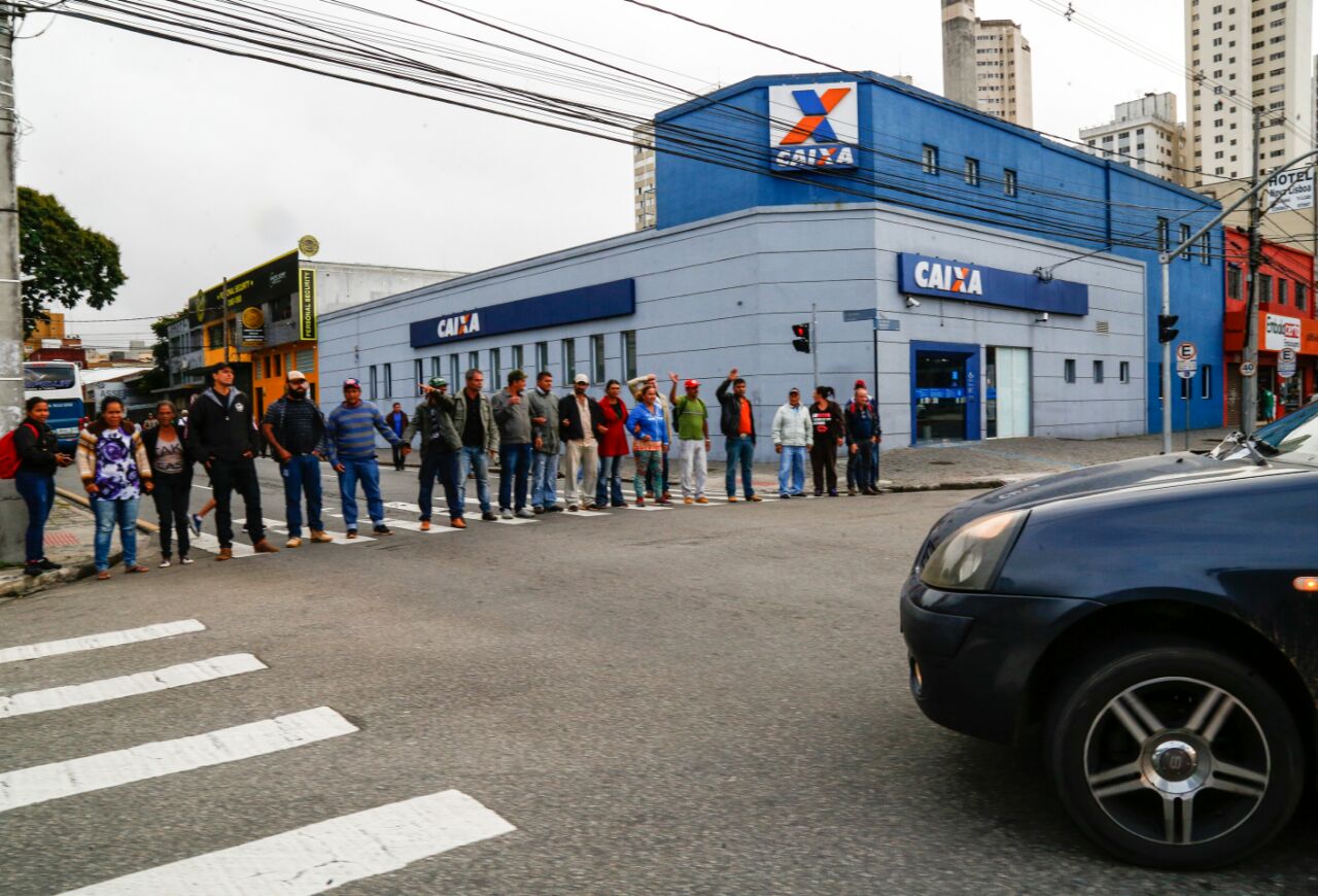 Integrantes do MST bloqueiam trânsito no Centro de Curitiba | Aniele Nascimento/Gazeta do Povo