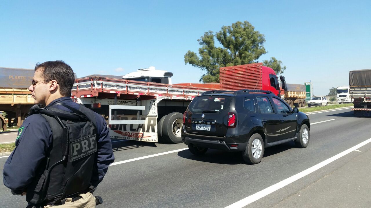 Acidente na BR-476 ocorreu em meio à protestos de manifestantes | PRF Divulgação/