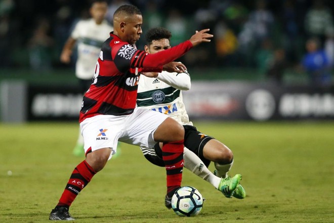 Walter, ex-Atlético, foi muito vaiado no Couto Pereira. | Albari Rosa/Gazeta do Povo