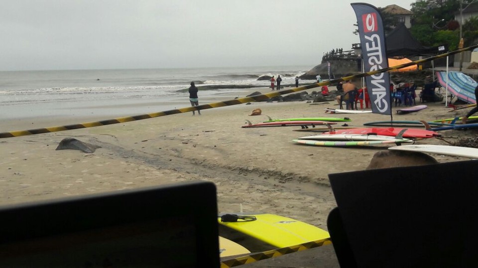 Surfistas abandonaram o campeonato em Matinhos de medo de ser atacado pelo tubarão. | Arquivo pessoal/Alessandro Aranha