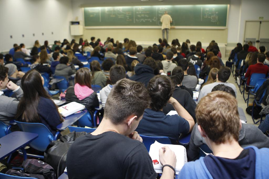 Programa oferece aulas aos vestibulandos nos sábados, domingos e feriados | Aniele Nascimento/Gazeta do Povo