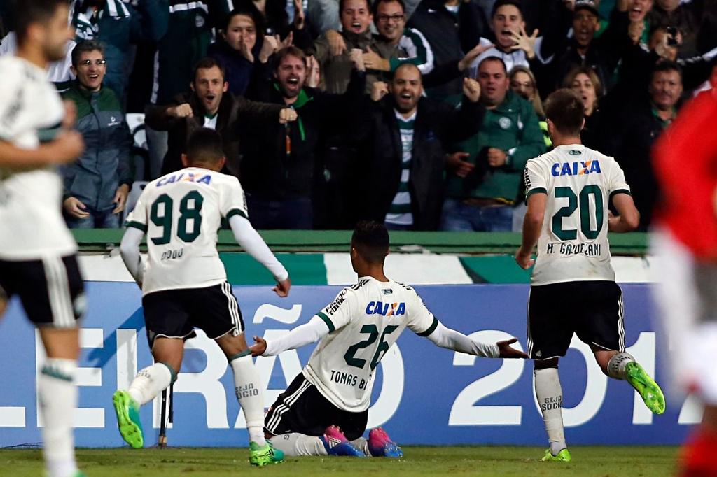 O camisa 26 Tomas Bastos entrou no segundo tempo e fez dois gols. | Albari Rosa/Gazeta do Povo