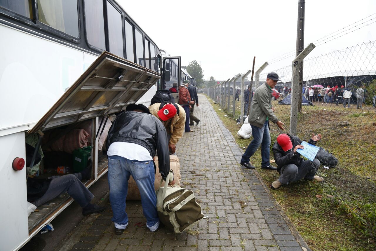 Apoiadores do ex-presidente Lula desmontam acampamento em Curitiba | Aniele Nascimento/Aniele Nascimento/Gazeta do Povo