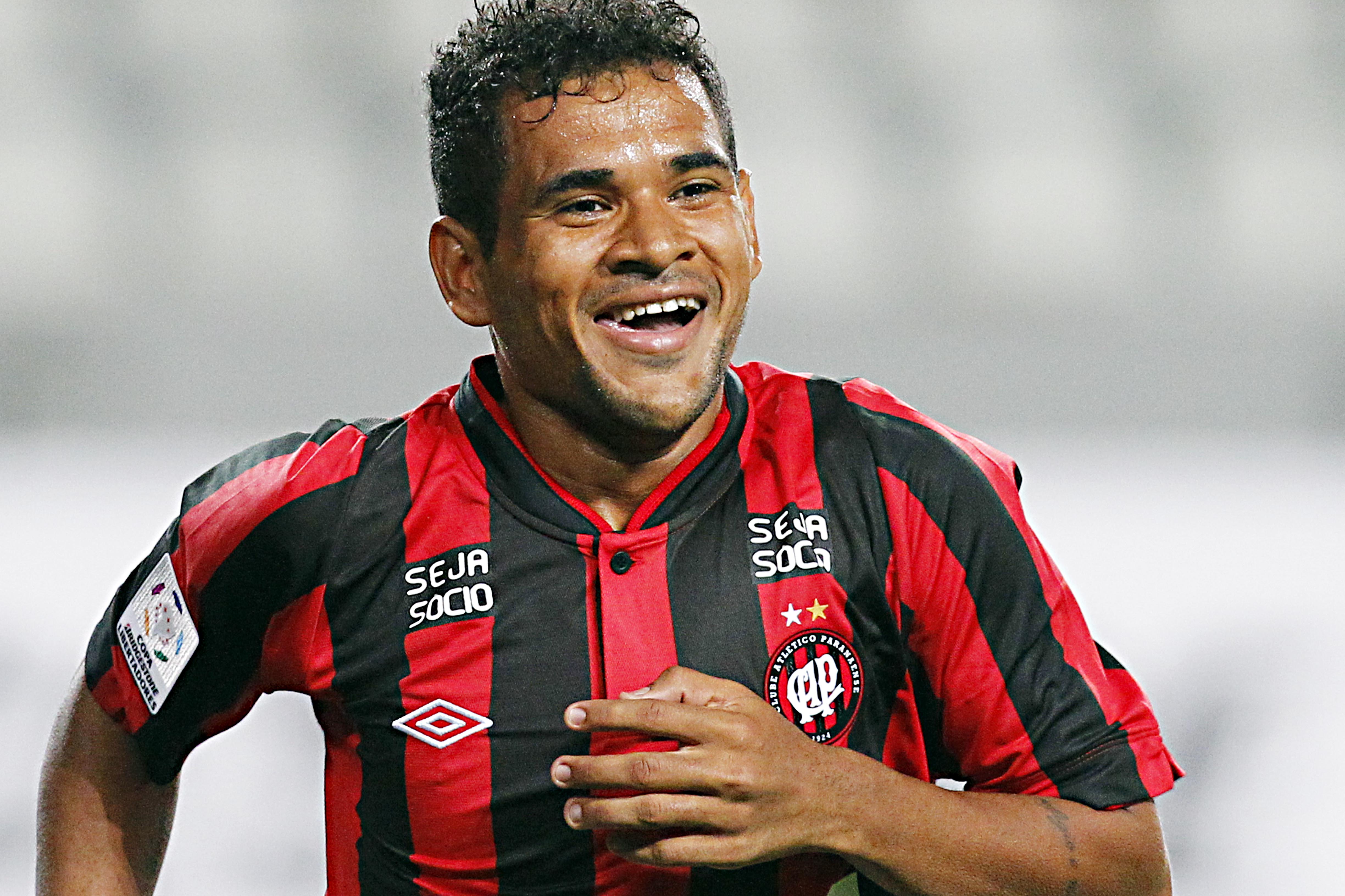Ederson foi artilheiro do Brasileiro de 2013 com a camisa do Atlético. | Albari Rosa/Gazeta do Povo