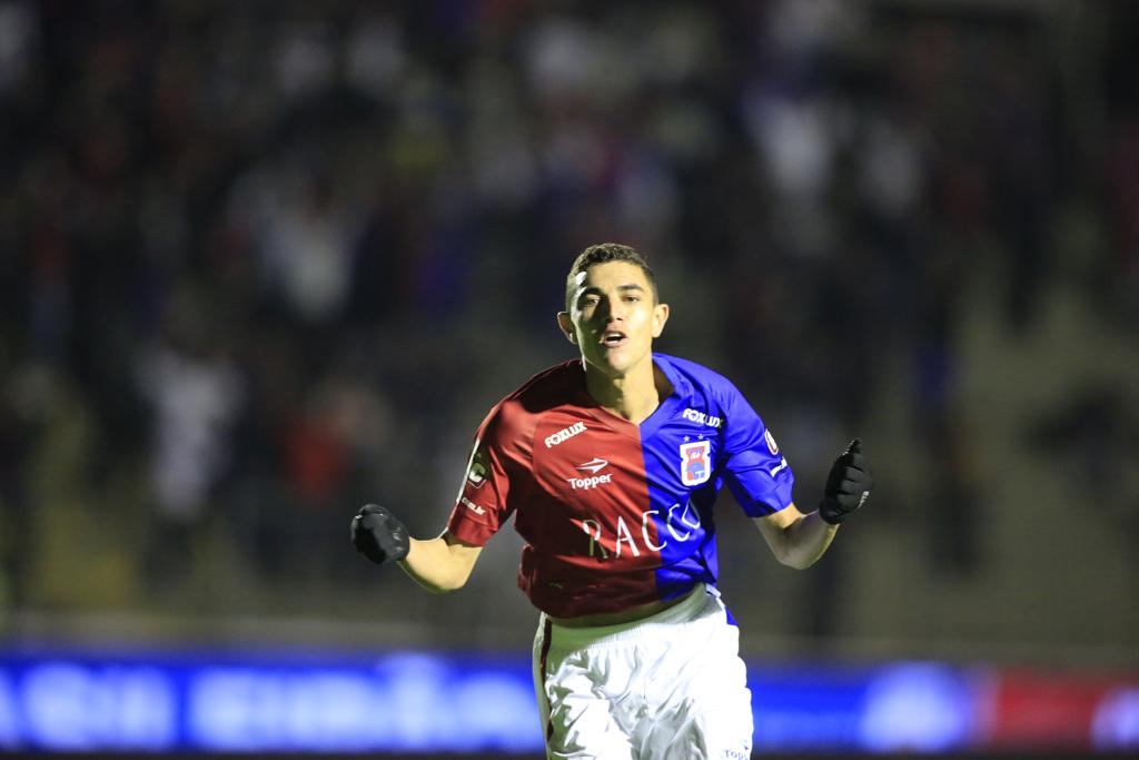 Minho marcou o gol paranista no 1º tempo. | Marcelo Andrade/Gazeta do Povo