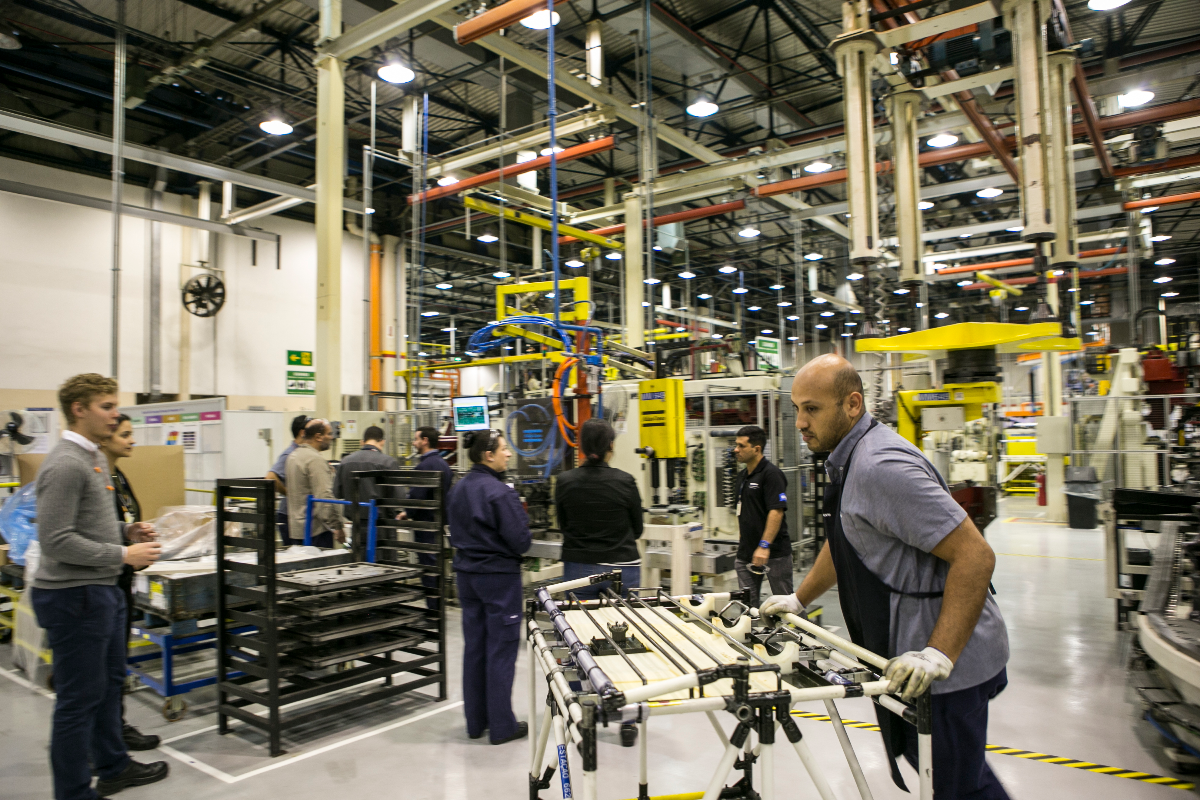 Funcionários da Volvo buscam pontos de economia na fábrica de motores | Marcelo Andrade
Gazeta do Povo