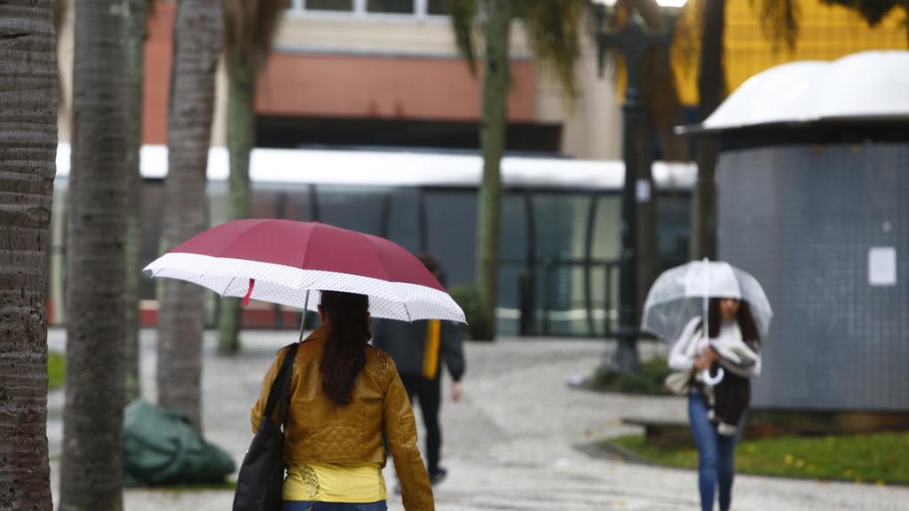Prepare os guarda-chuvas: o tempo vai fechar à capital | Aniele Nascimento/Gazeta do Povo