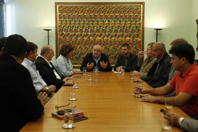 Greca e prefeitos da RMC: estratégia conjunta para enfrentar a crise. | Jonathan Campos/Gazeta do Povo