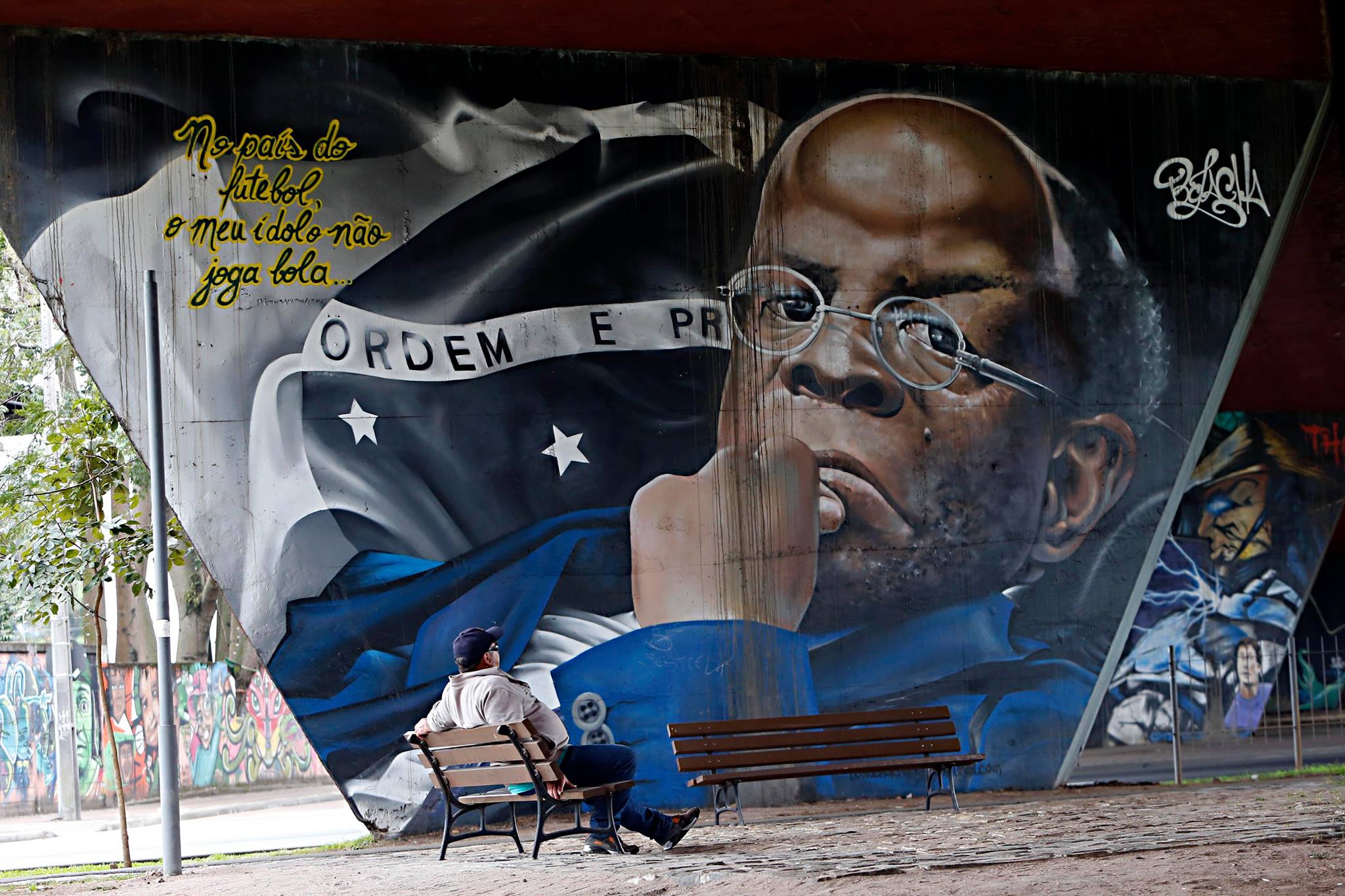 Ex- ministro do STF Joaquim Barbosa ilustrado no viaduto da Marechal Floriano. | Albari Rosa/Gazeta do Povo