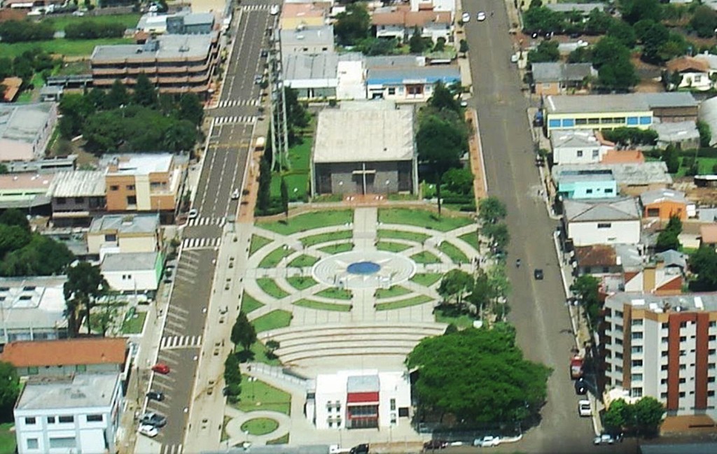 Praça Getúlio Vargas, em Clevelândia.