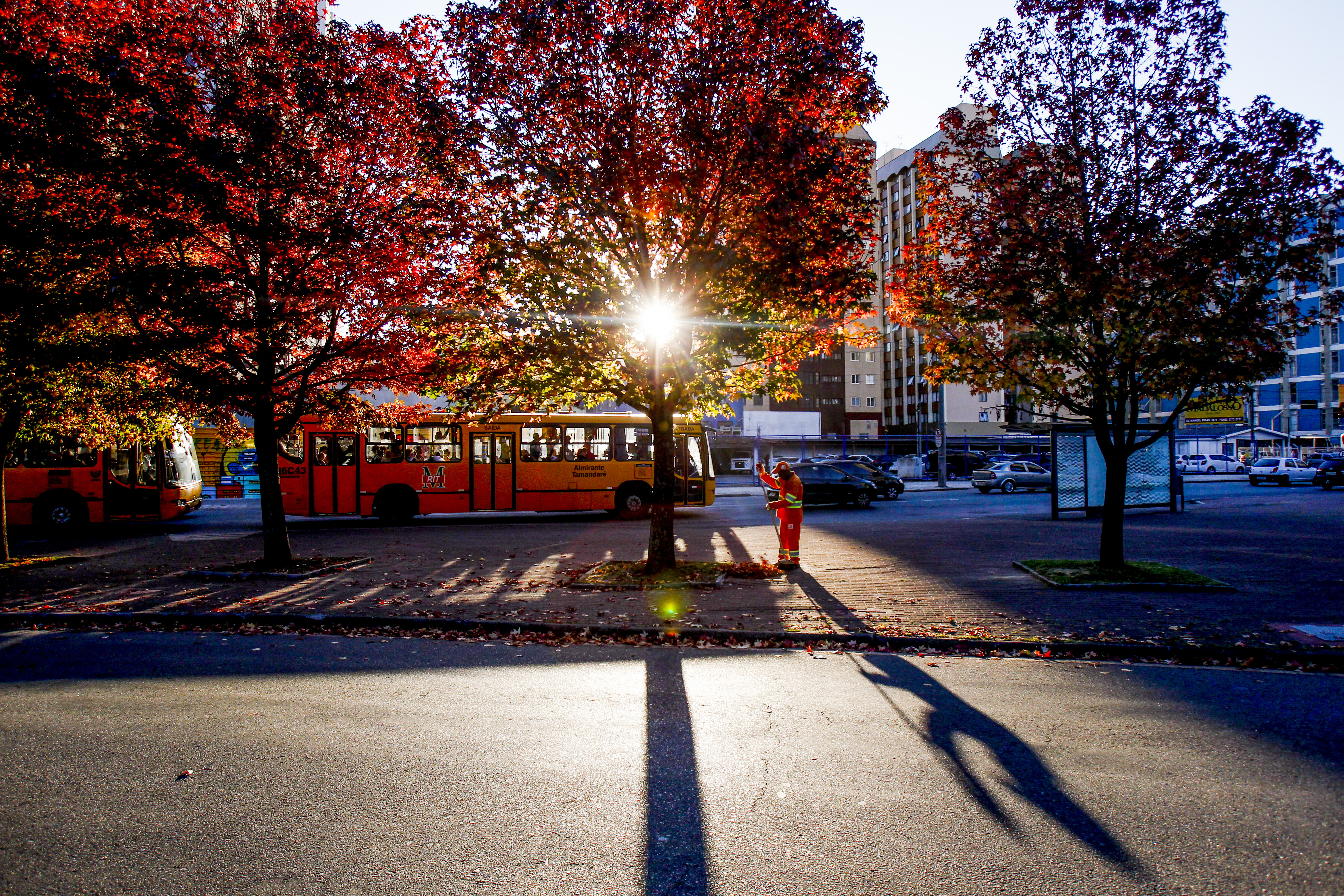 Tempo nesta quinta-feira, segundo Simepar, será aberto e com temperaturas mais amenas | Daniel Castellano/Gazeta do Povo