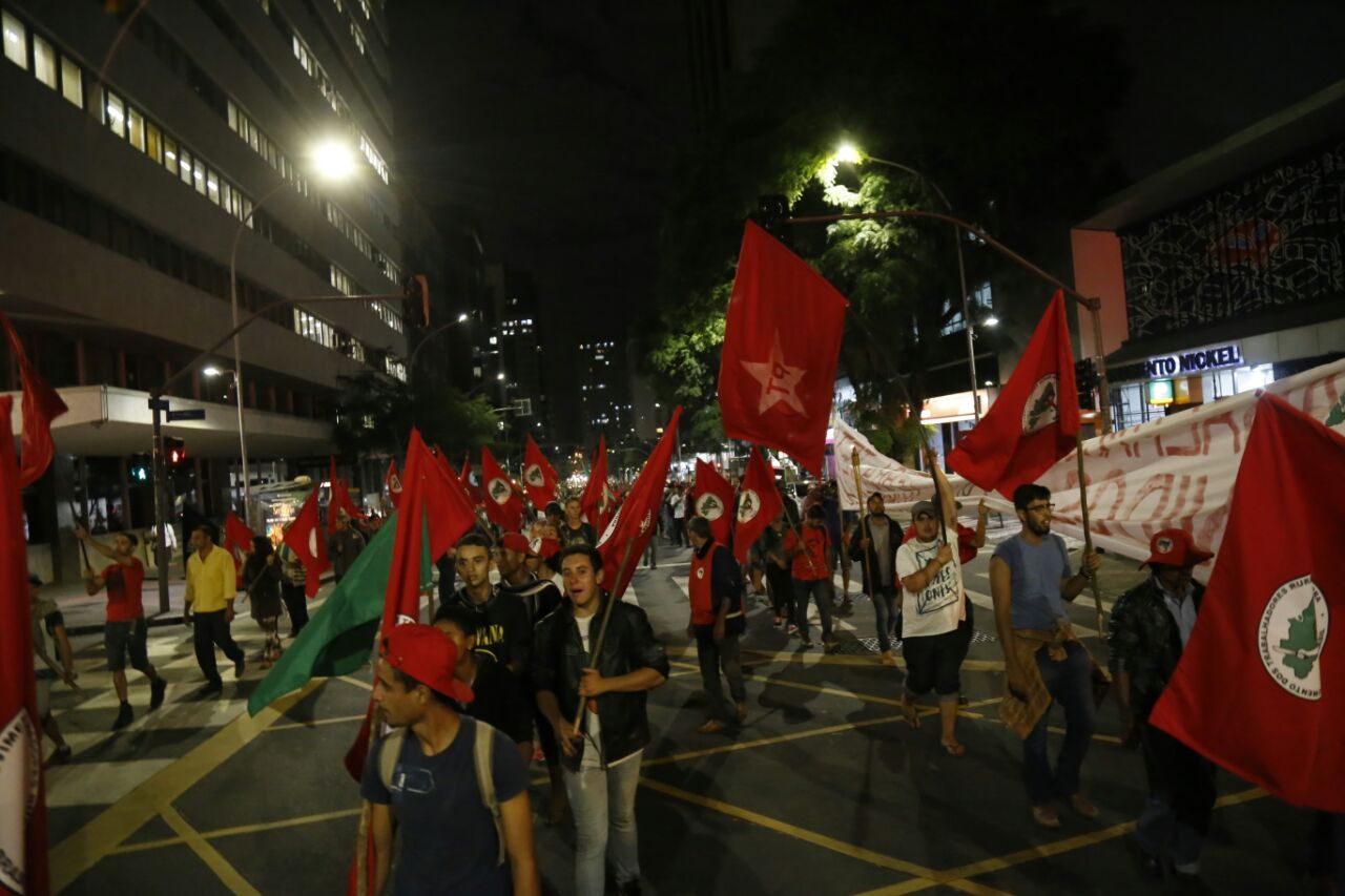 A estimativa dos organizadores é de que 2 mil pessoas participaram do ato. A Polícia Militar não fez estimativa oficial | Pedro Serápio/Gazeta do Povo