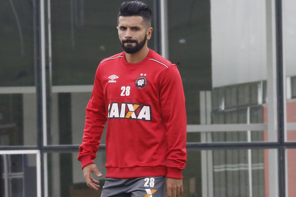 Guilherme sofreu uma lesão na lombar. | Pedro Serapio/Gazeta do Povo