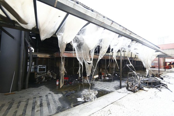 Rua da Cidadania após incêndio na madrugada | Aniele Nascimento/Gazeta do Povo