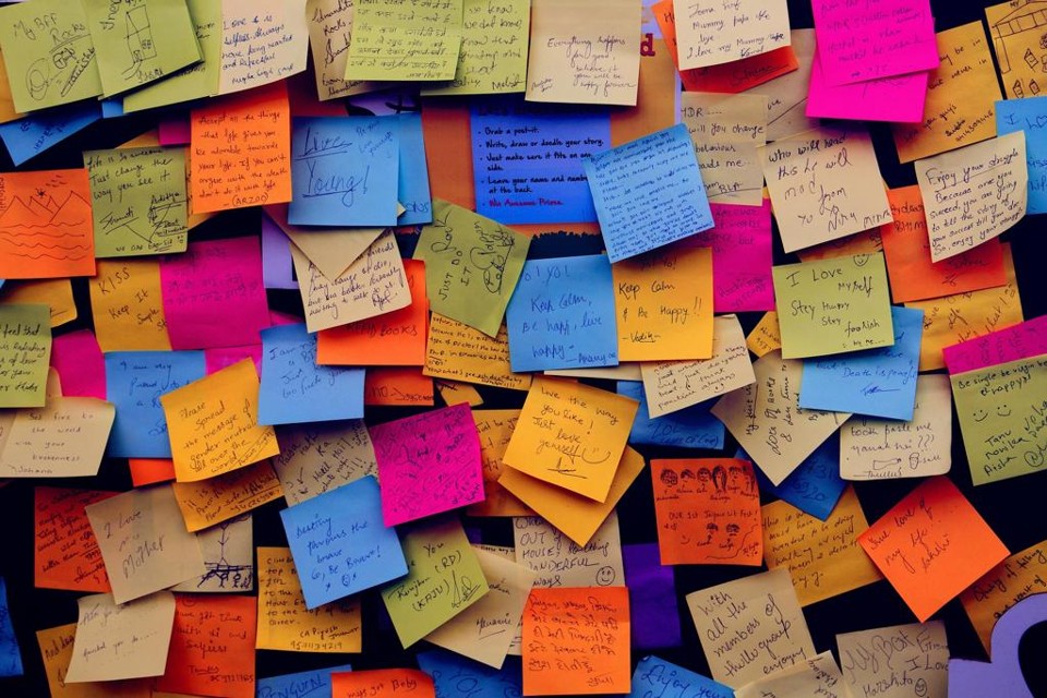 Esqueça o achismo na hora de empreender e conheça métodos que ajudam a tirar o negócio do papel Só colar um monte de post-its desconexos não serve para muita coisa. Esqueça o achismo na hora de empreender e conheça métodos que ajudam a tirar o negócio do papel. | Divulgação/Pixabay
