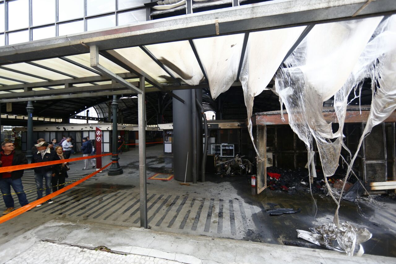 Rua da Cidadania da Praça Rui Barbosa: incêndio atingiu área do Mercado Público | Aniele Nascimento/Gazeta do Povo