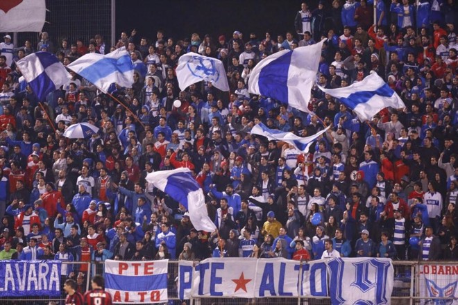 Teve festa da Universidad Católica no primeiro tempo, com gol de Santiago Silva para complicar a situação do Atlético na Libertadores. | Jonathan Campos– enviado especial/Gazeta do Povo