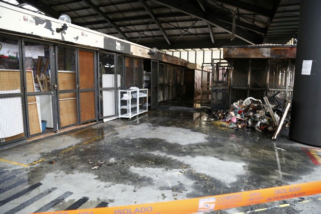 Estragos causados por incêndio na Rua da Cidadania | Aniele NascimentoGazeta d Povo