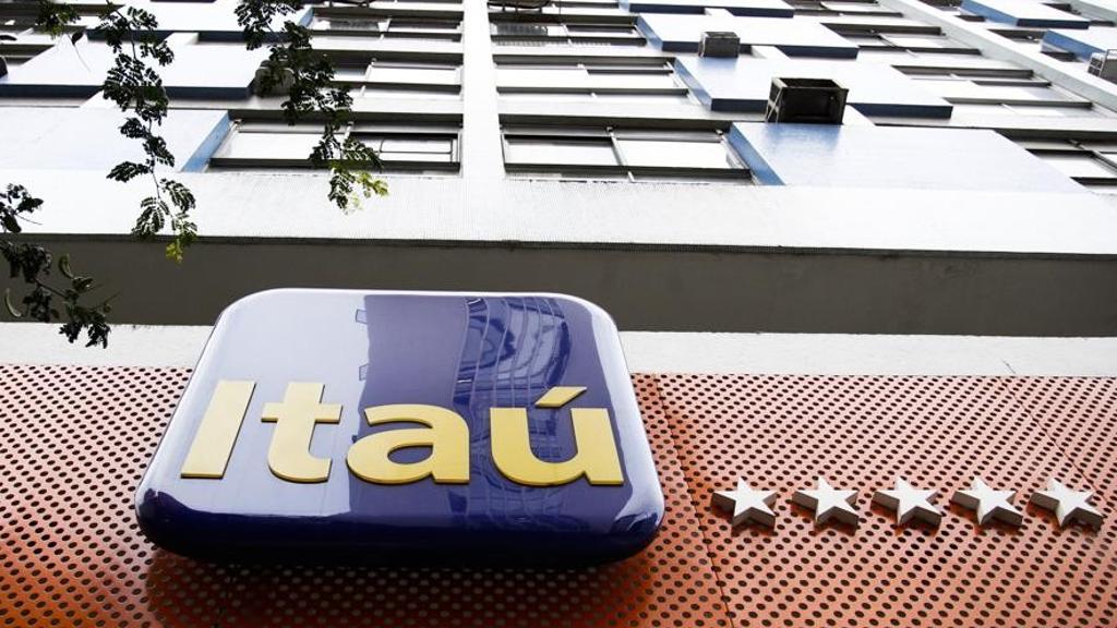 Apesar das diferenças entre os perfis e as experiências destes profissionais, Jovens e veteranos desejam trabalhar nas mesmas empresas. | Daniel Castellano/Gazeta do Povo