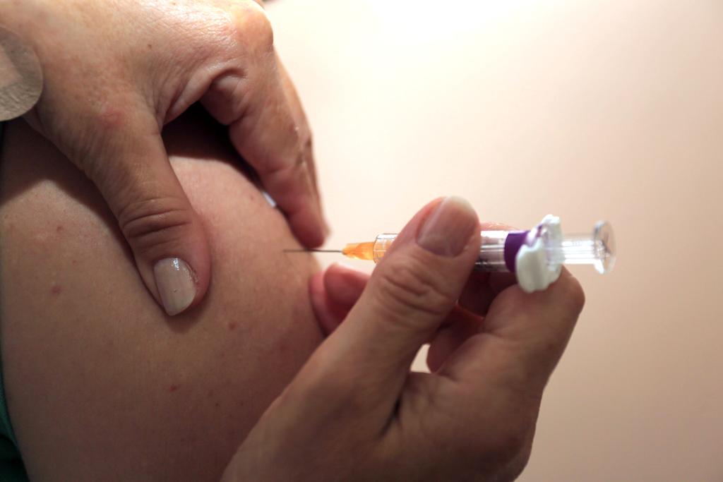 Em Curitiba, 343.903 pessoas já foram vacinadas segundo a Secretaria de Saúde | Ivonaldo alexandre/Gazeta do Povo