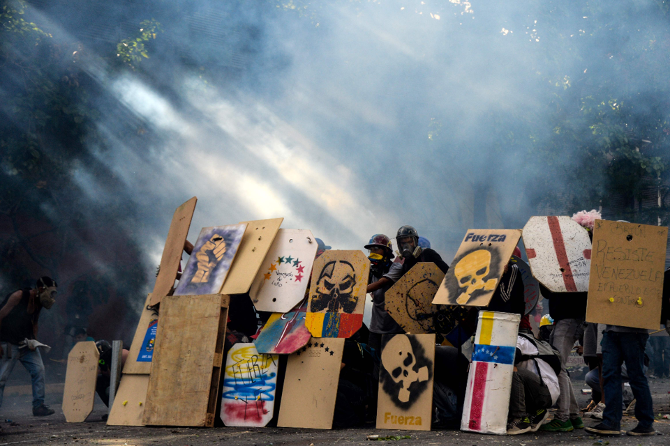 Venezuelanos vão às ruas protestar contra o governo Maduro há meses | FEDERICO PARRA/AFP