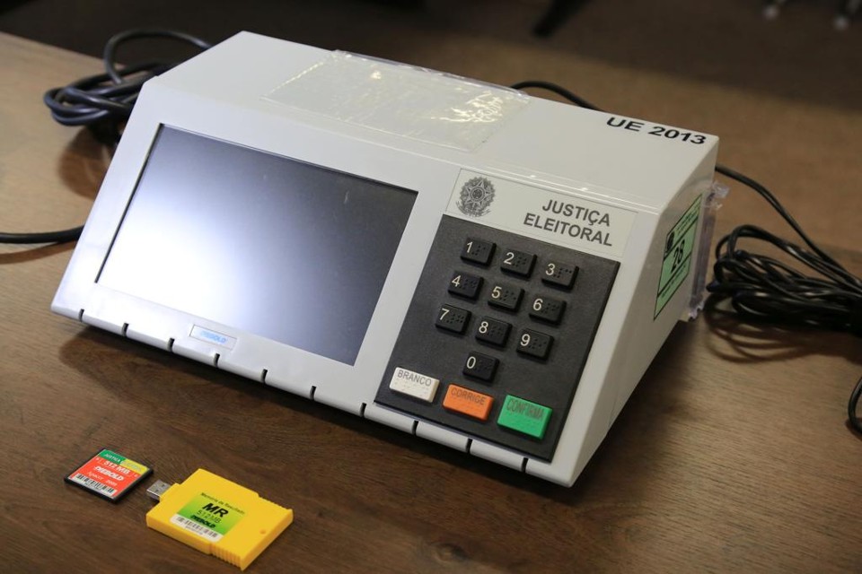 Diretas Já: 5 motivos para acreditar que a ideia não vai dar certo Urna eletrônica brasileira | Ivonaldo Alexandre/Gazeta do Povo