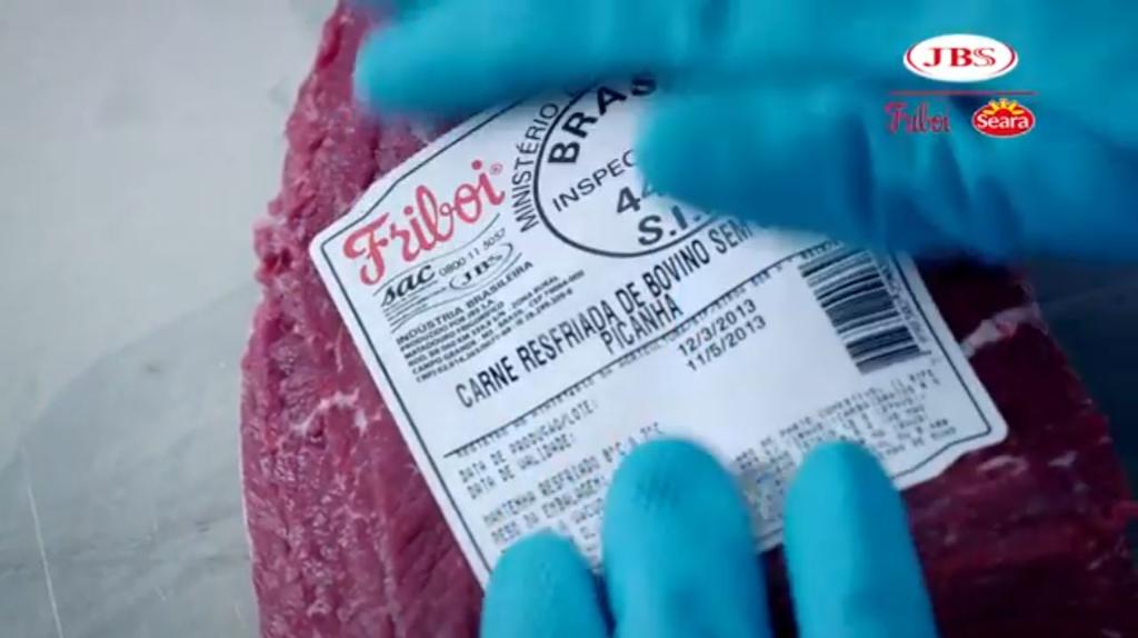 Nas redes sociais, a reação dos consumidores ao episódio já é visível em memes e comentários que sugerem boicote a produtos. | Youtube/Reprodução