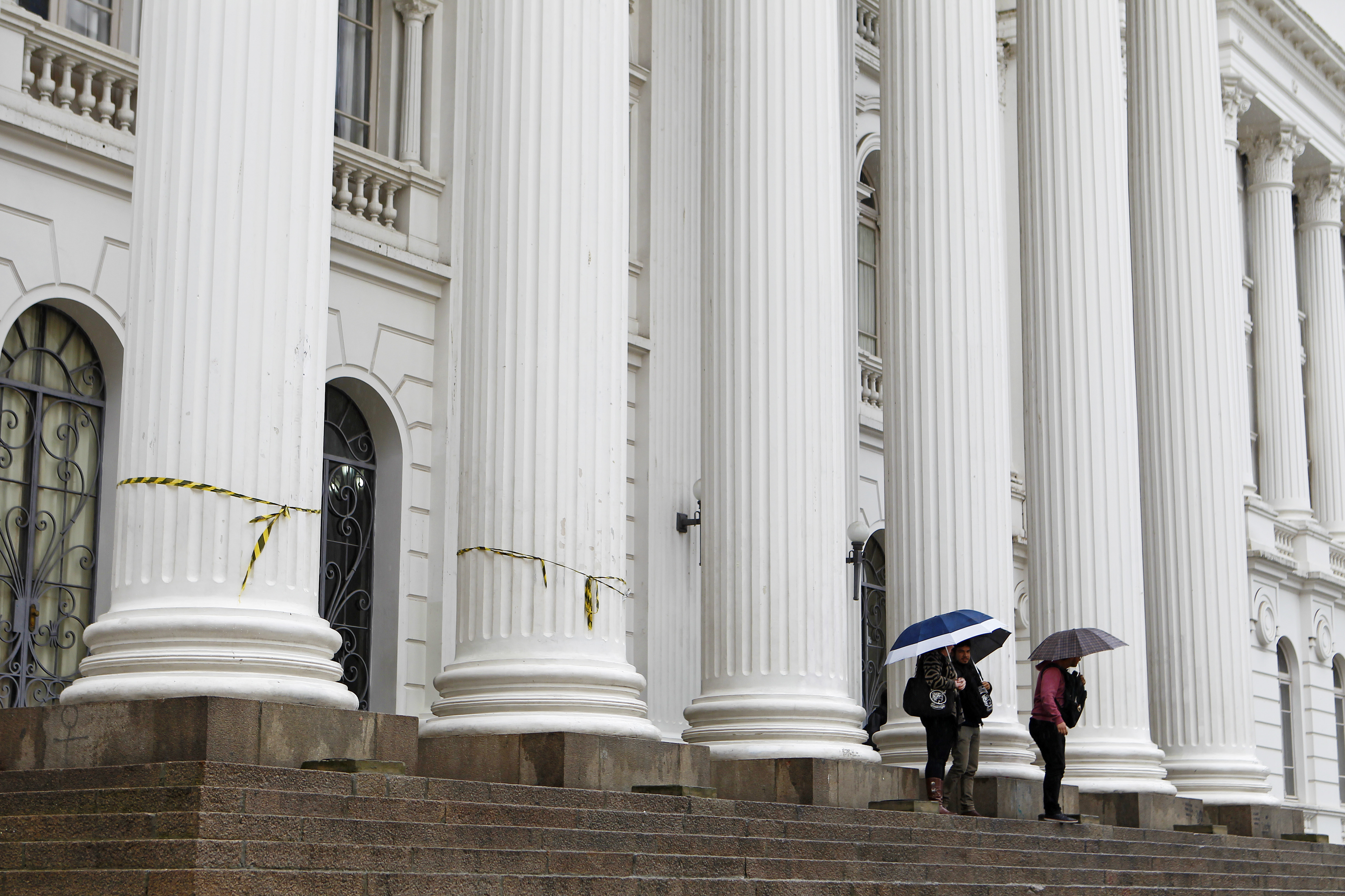 Curitibano pode preparar o casaco e o guarda chuva para sair de casa nesta sexta-feira | Antônio More/Gazeta do Povo