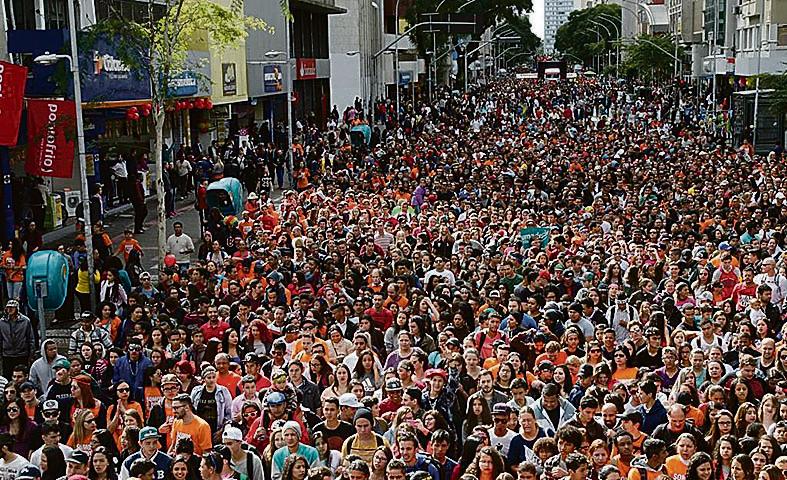 Em 2016, passeata reuniu 140 mil fiéis | Aniele Nascimento/Gazeta do Povo/Arquivo