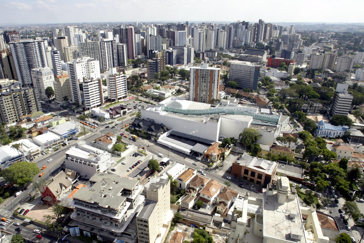 Batel (foto) é o bairro que concentra os apartamentos novos mais caros de Curitiba. | Daniel Castellano/ArquivoGazeta do Povo