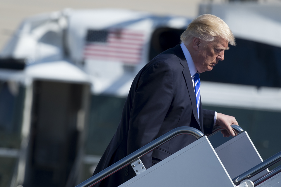 Segundo o jornal ‘The Washington Post’, Trump revelou detalhes secretos da intenção do grupo Estado Islâmico (EI) de instalar explosivos em laptops com a finalidade de fazer explodir aviões comerciais | SAUL LOEB/AFP