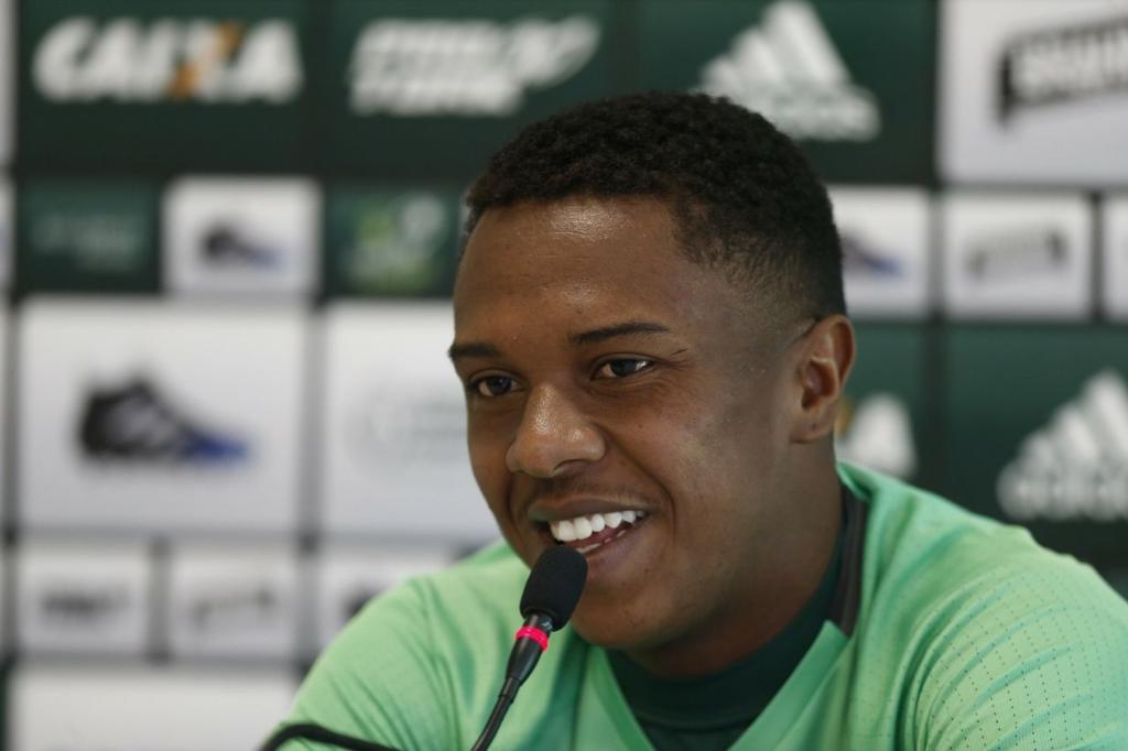 Iago fez golaço contra o Atlético na Arena. | Albari Rosa/Gazeta do Povo