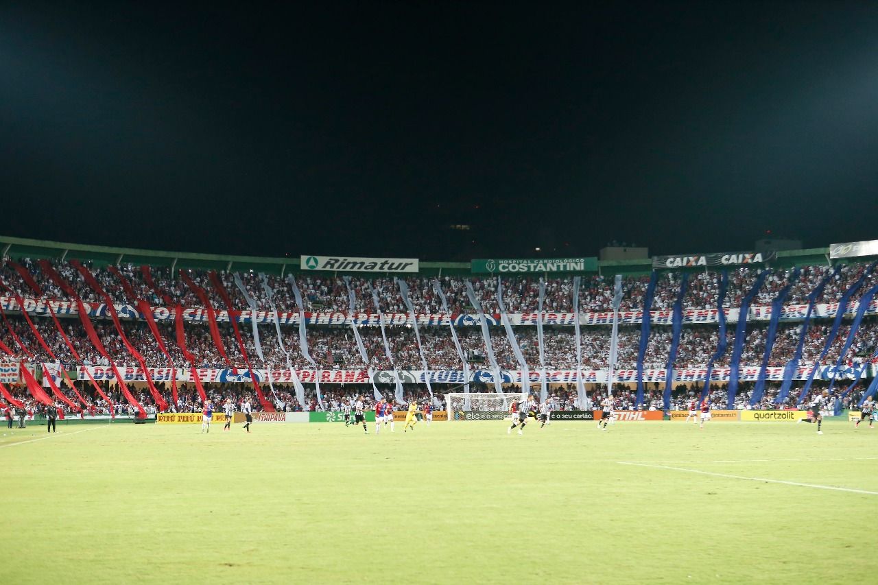Quase 20 mil paranistas foram ao Couto Pereira. | Albari Rosa/Gazeta do Povo