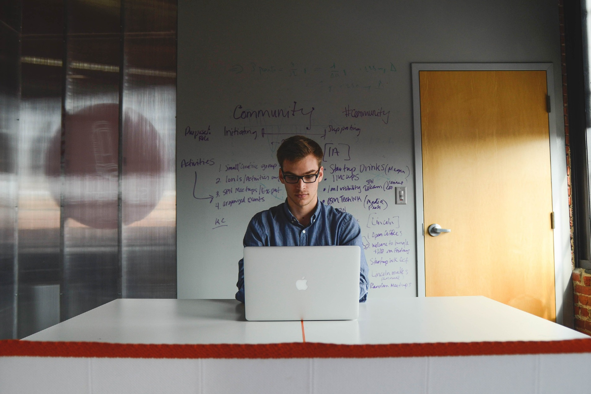 Entre as 5 coisas que você precisa saber antes de largar tudo para empreender está que um bom plano leva tempo. | Pixabay