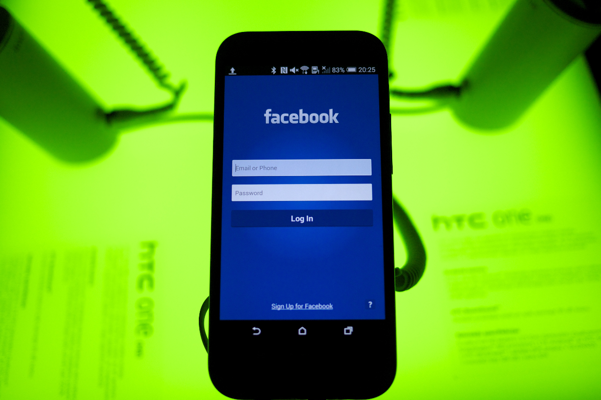 Tela de login do app móvel do Facebook | Kārlis DambrānsFlickr