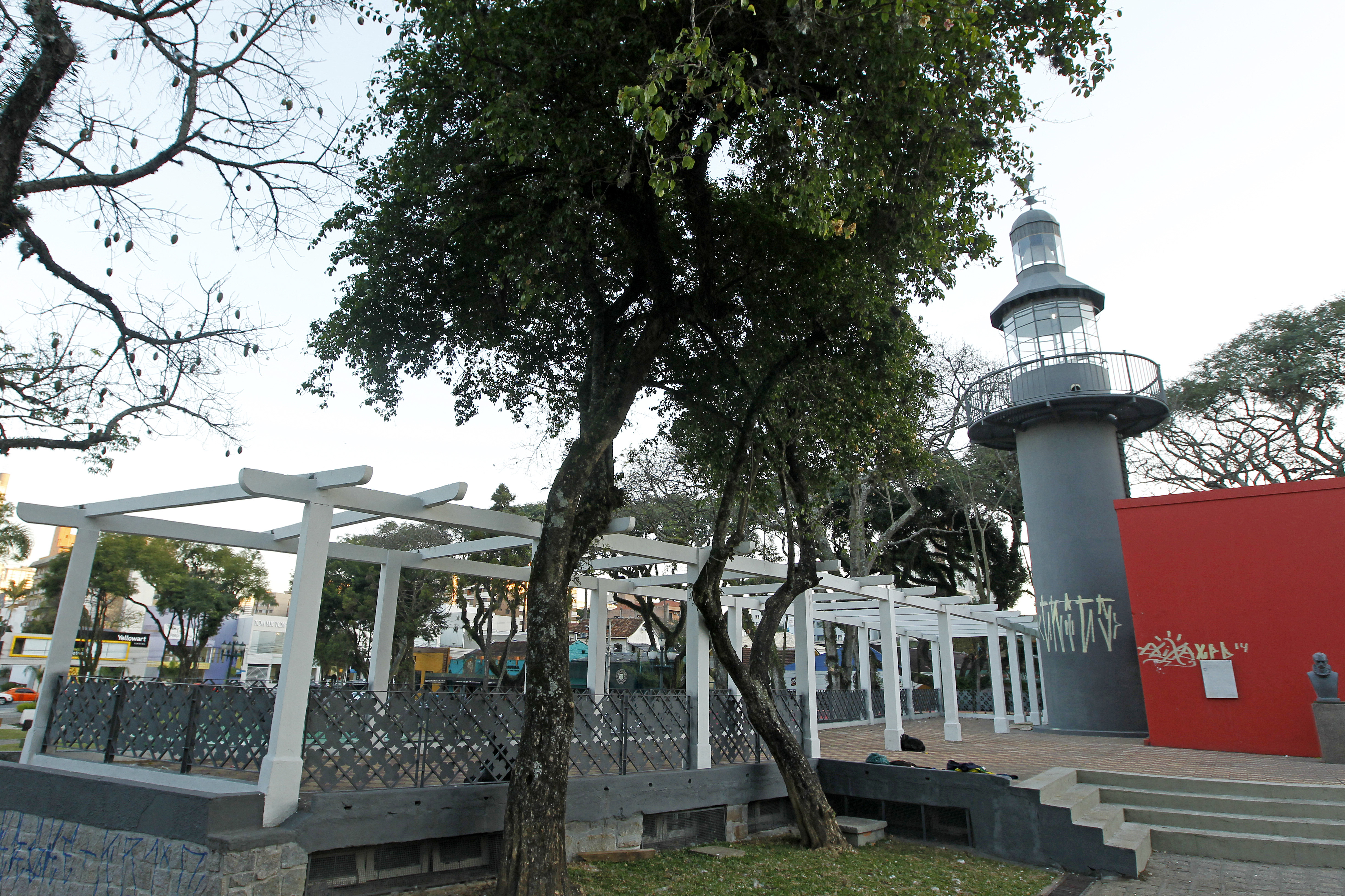 Praça da Espanha, no Bigorrilho, é alvo de ação civil pública do Ministério Público contra prefeitura de Curitiba | Antônio More/Gazeta do Povo