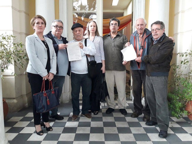 Conselheiros do patrimônio histórico entregaram carta endereçada a Beto Richa | Divulgação/