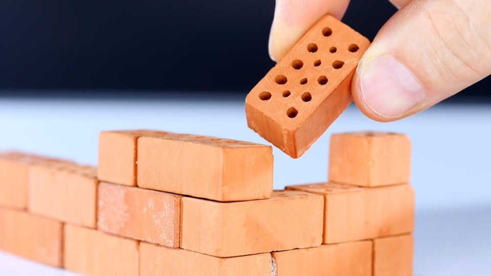Cinco perguntas que ajudam a desenvolver autoconfiança, habilidade fundamental para construir uma boa carreira. | Bigstock/
