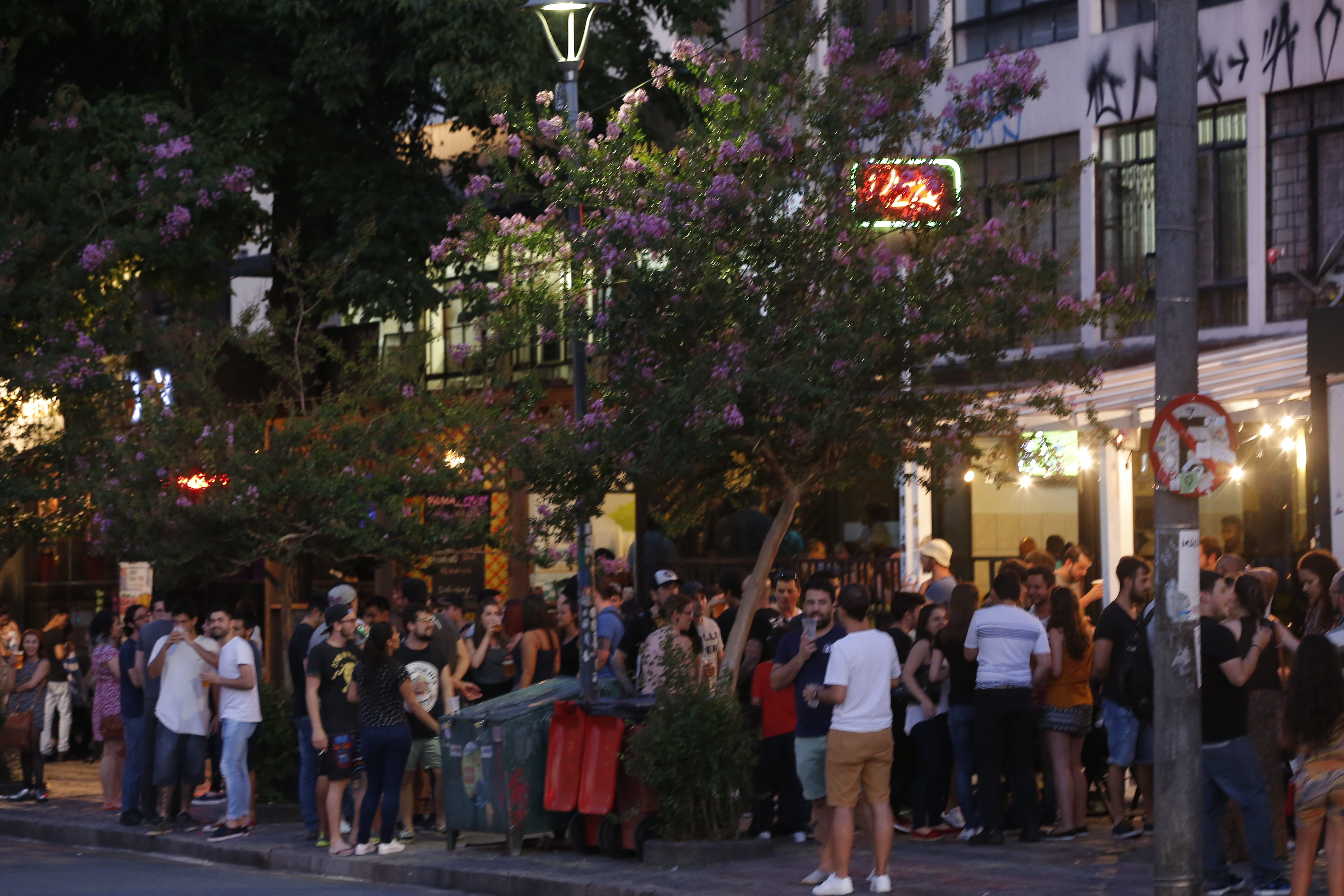 Uma das baladas que fazem parte da promoção do Cabify fica na Avenida Vicente Machado | Hugo Harada/Gazeta do Povo