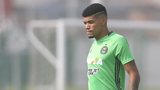 Zagueiro Juninho disputou 70 jogos com a camisa do Coritiba e marcou um gol. | Albari Rosa/Gazeta do Povo